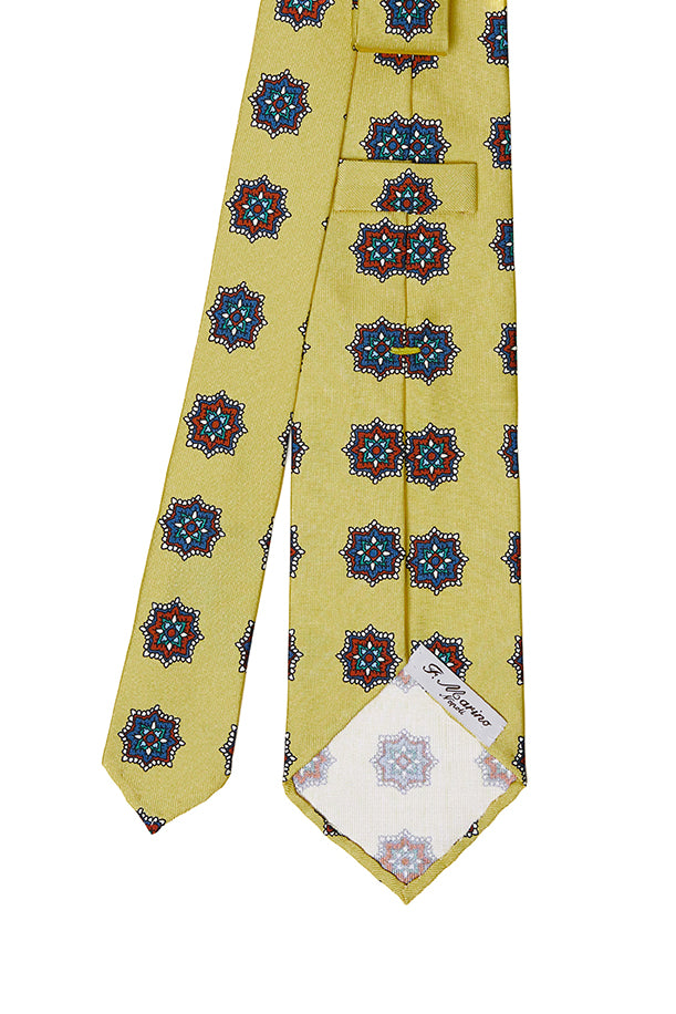 Cravatta F.Marino in seta giallo chiaro con motivo a stelle floreali blu e rosse